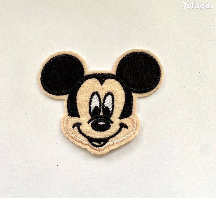 Ruhára vasalható folt rávasaló felvarró Mickey Mouse 9x8cm