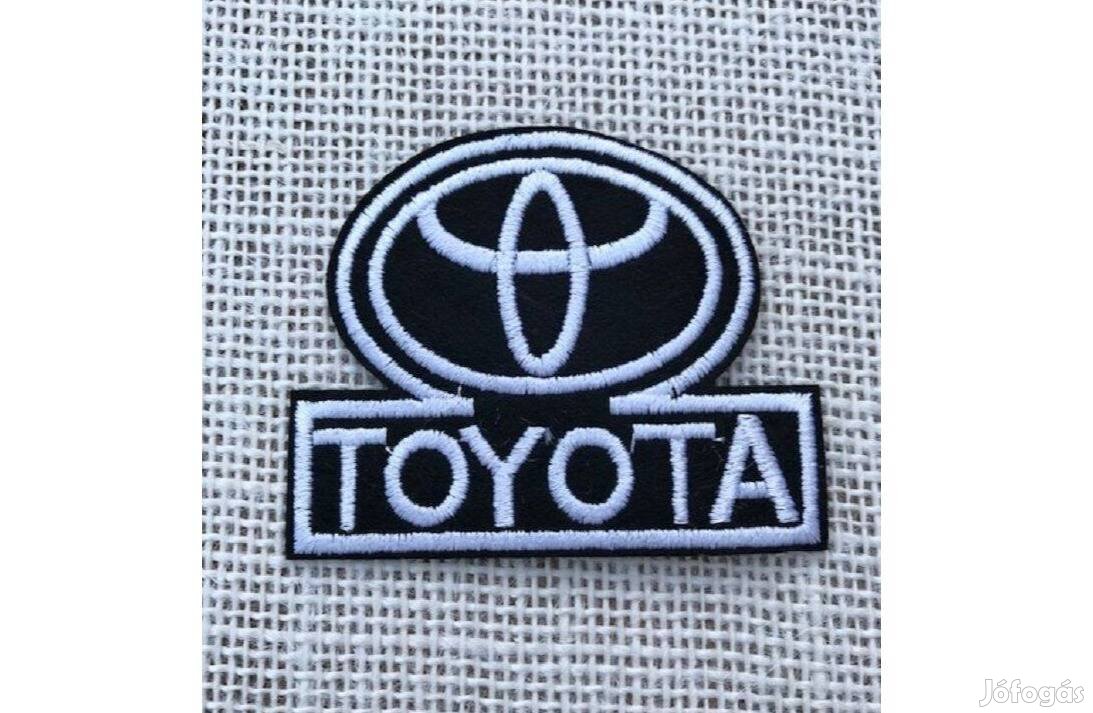 Ruhára vasalható folt rávasaló felvarró logo logó Toyota 70x60mm