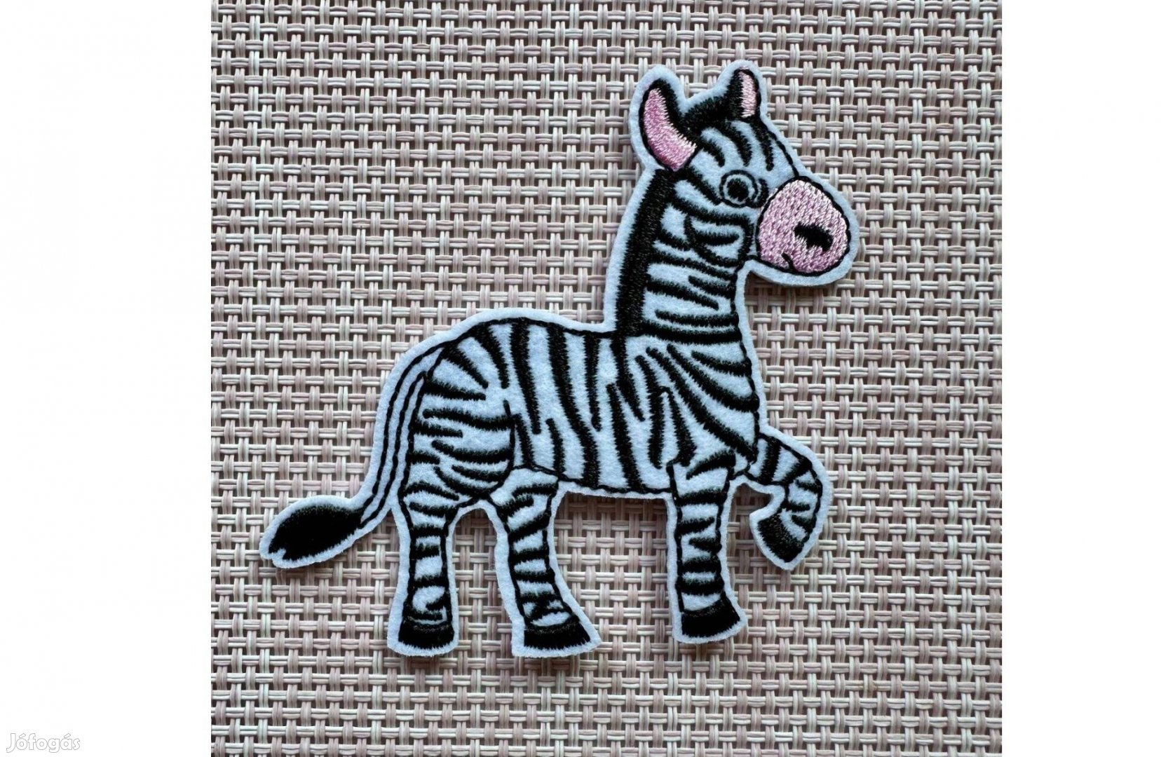 Ruhára vasalható folt rávasaló felvarró zebra 82x75mm