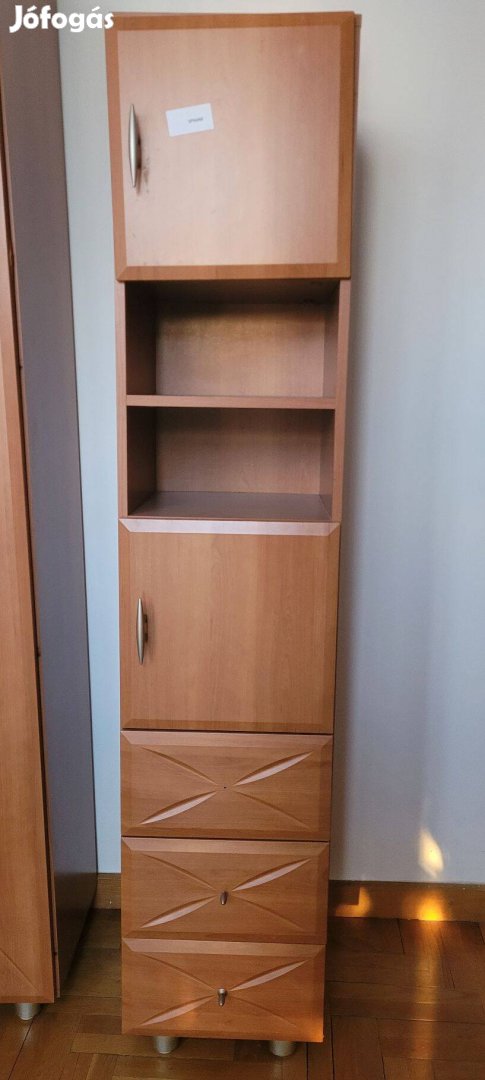 Ruhasszekrények eladók