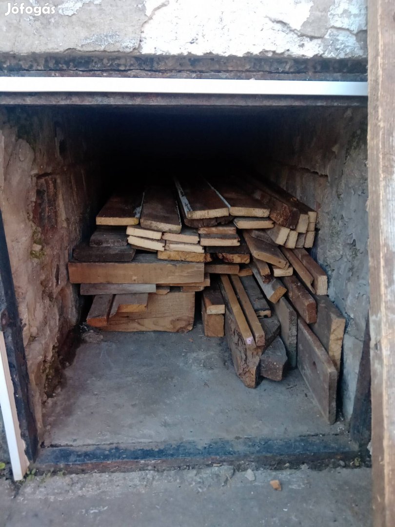 Rusztikus fa deszkák egyedi burkolatnak