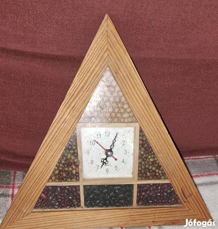 Rusztikus háromszög falióra kézműves fa óra magvak