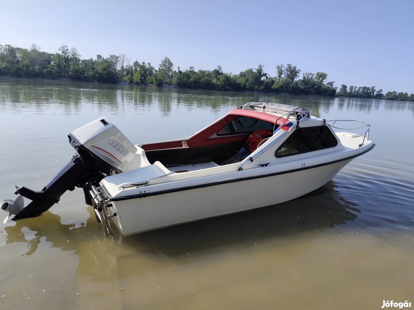Rybitwa kajűtös kishajó 65 lóerős Selva motorral eladó 
