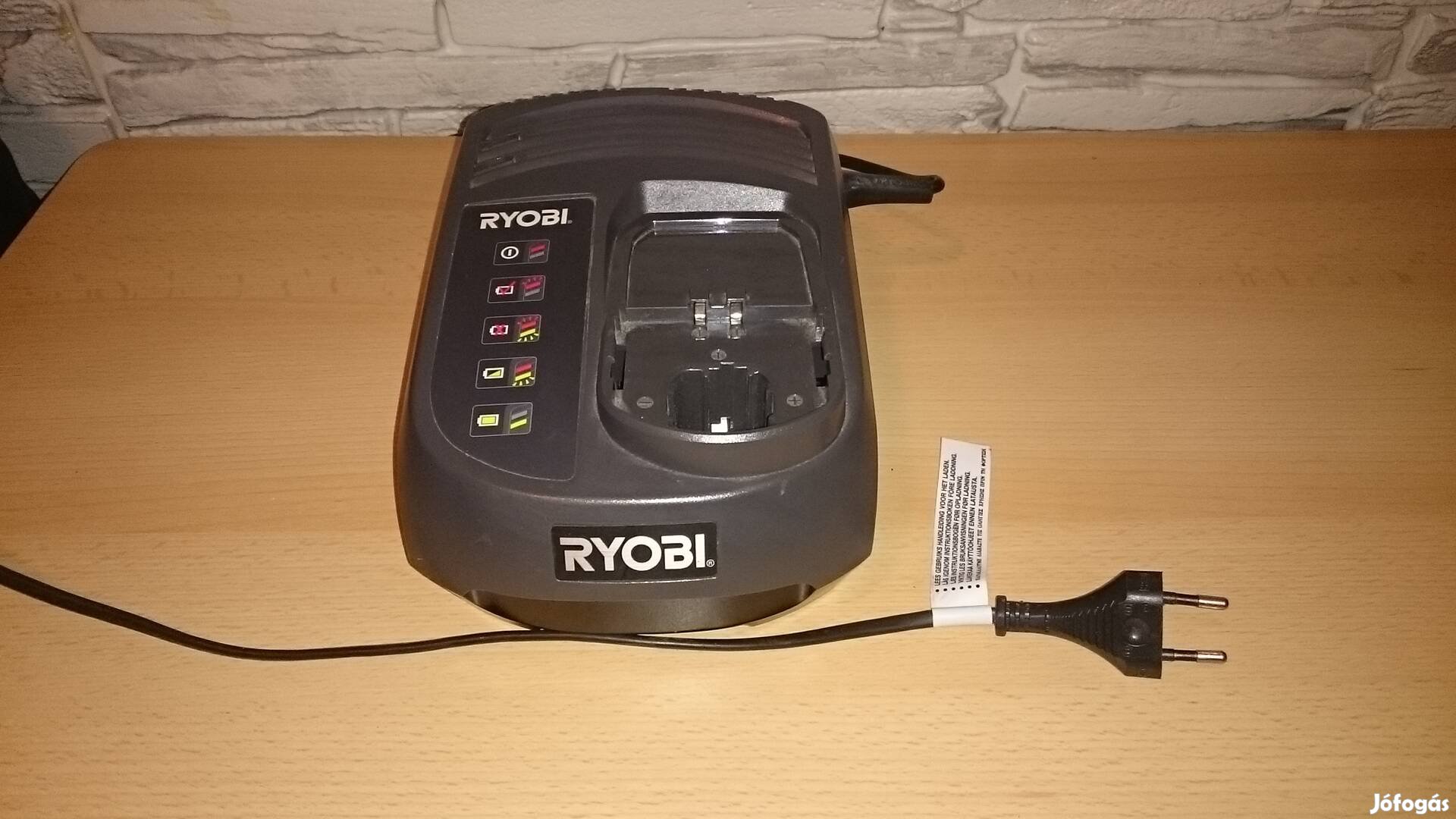 Ryobi gyári akkumulátor töltő, akkutöltő, újszerű állapotban