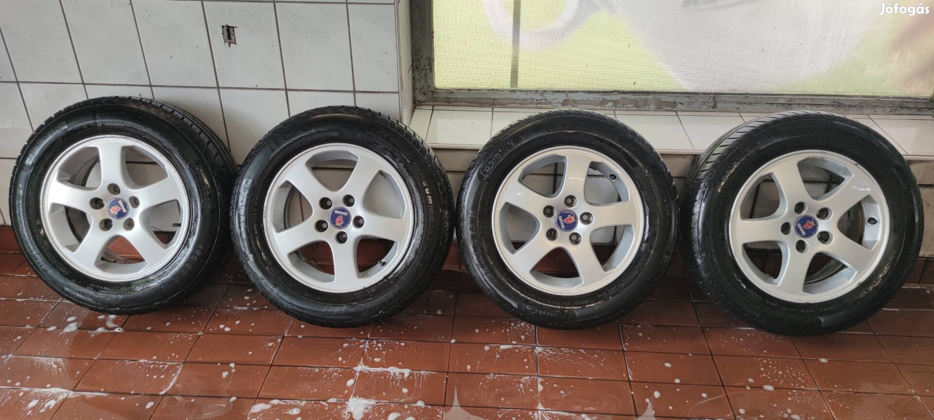 SAAB kerek garnitúra nyári gumi.15 coll.