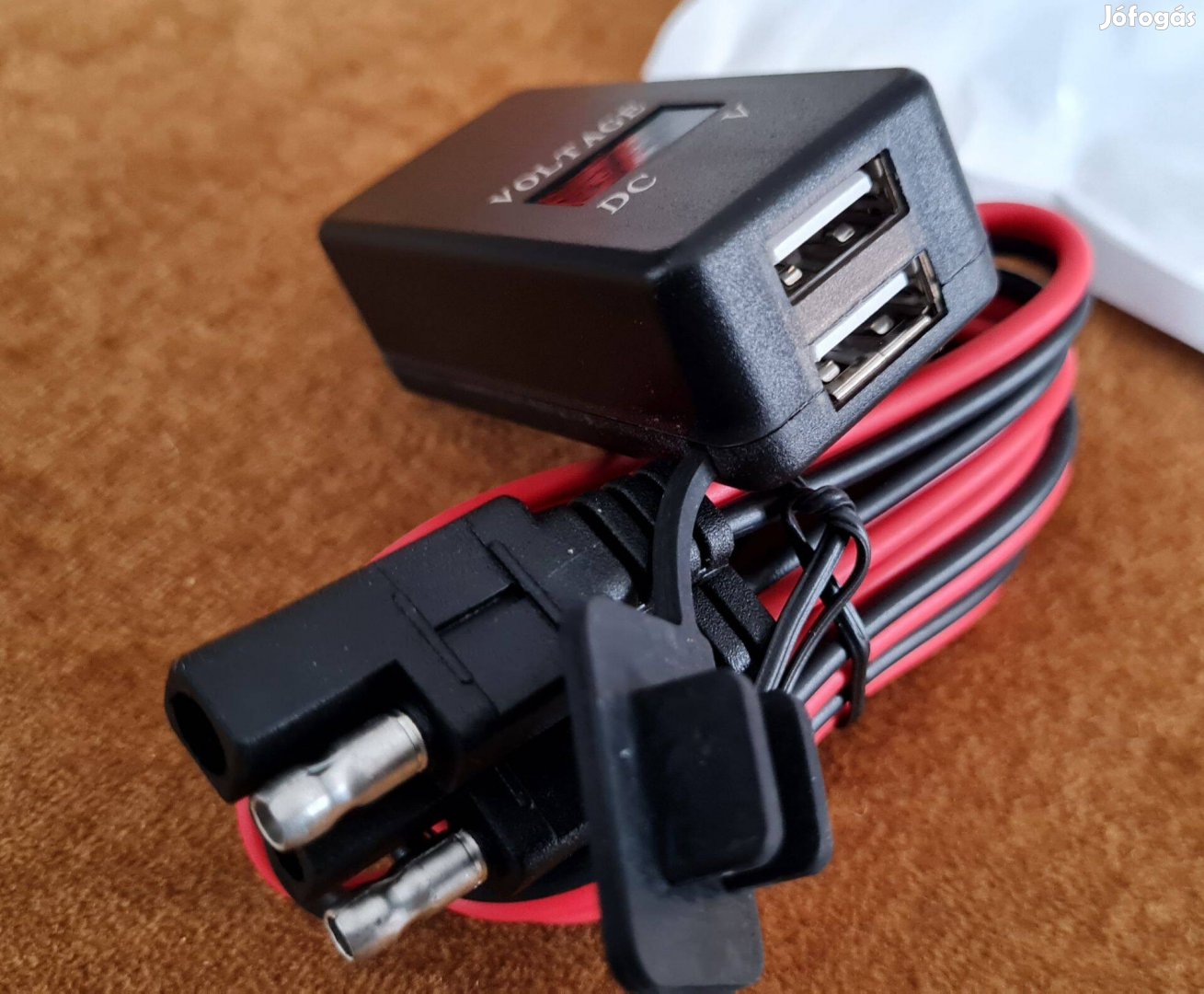 SAE USB átalakító adapter LED voltmérő töltő kábel vezeték motor