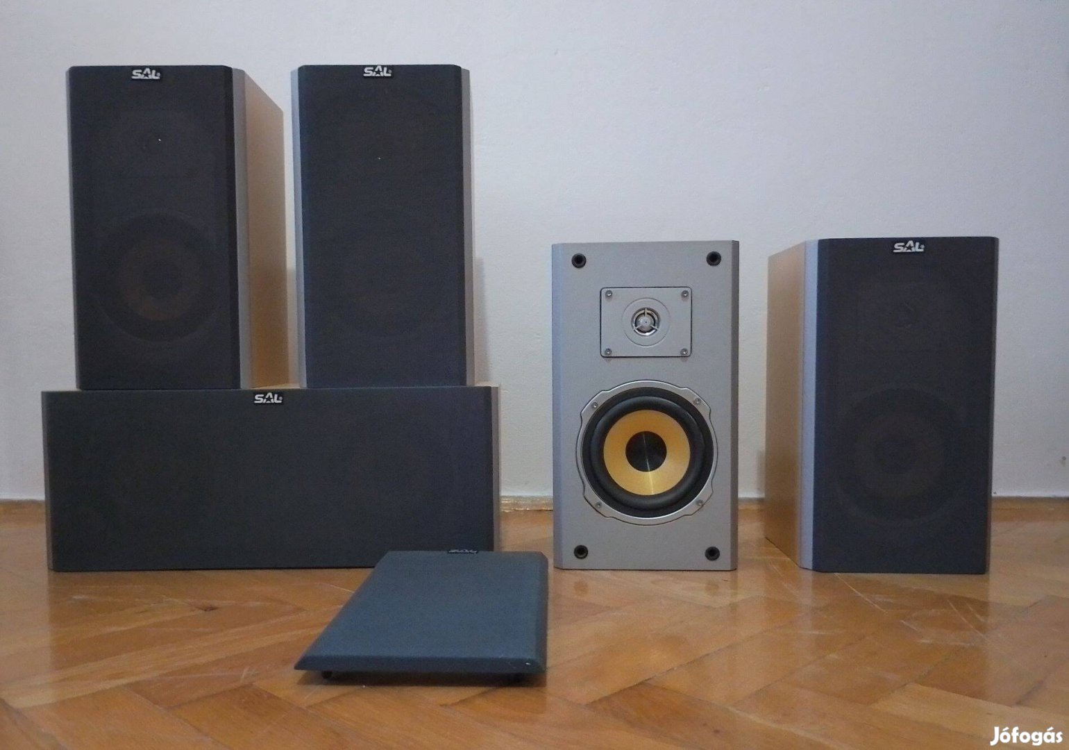 SAL hangszóró készlet. (4+1 db)