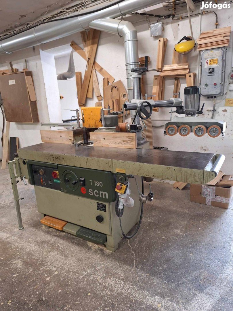 SCM T130 csapozó marógép előtolóval