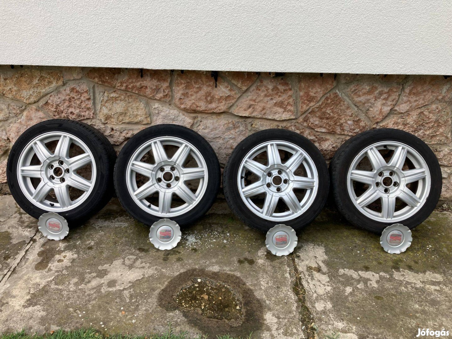 SEAT Gyári alufelni nyári gumival