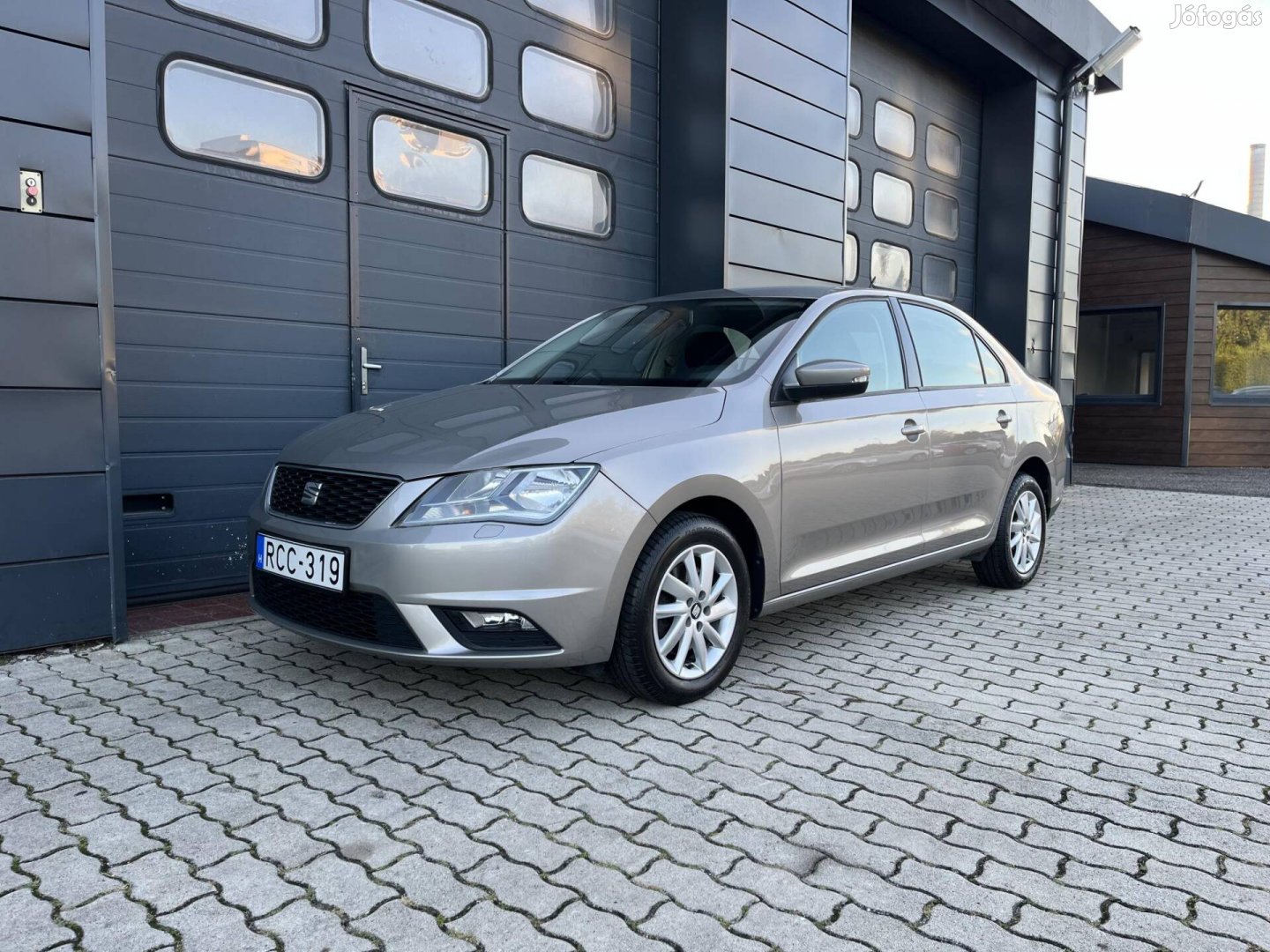 SEAT Toledo 1.0 TSI Style Szervizkönyv / 2.Tula...