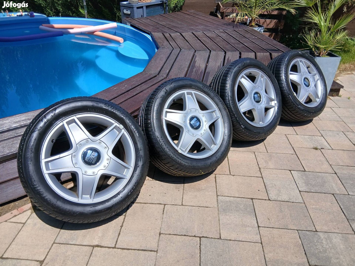 SEAT felni garnitúra Bridgestone nyárigumival