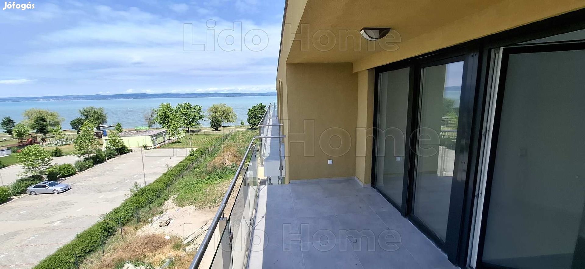 SIÓFOK EZÜSTPARTON ÚJ ÉPÍTÉSŰ VÍZPARTI LAKÁS ELADÓ!