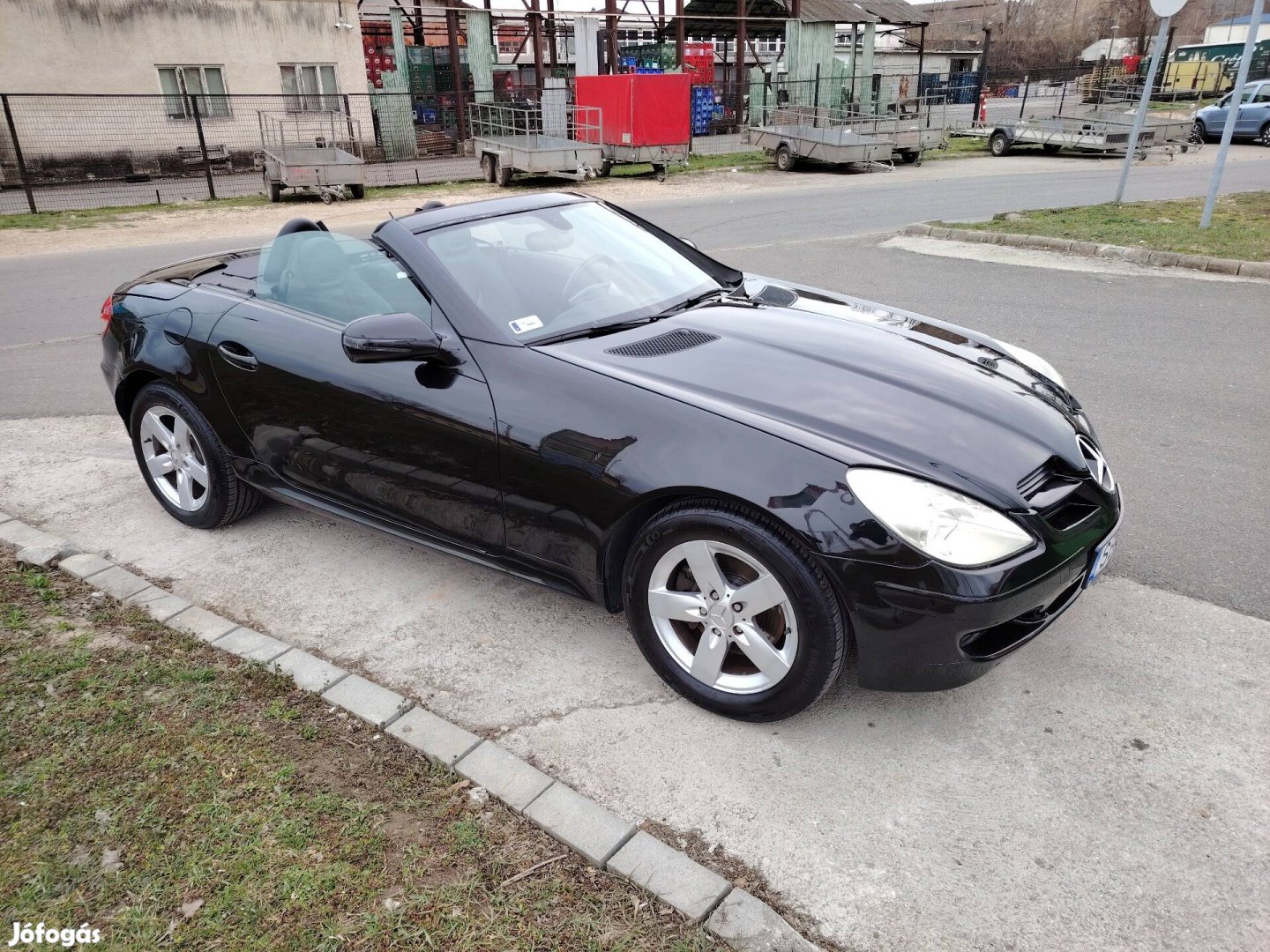 SLK cabrió eladó.