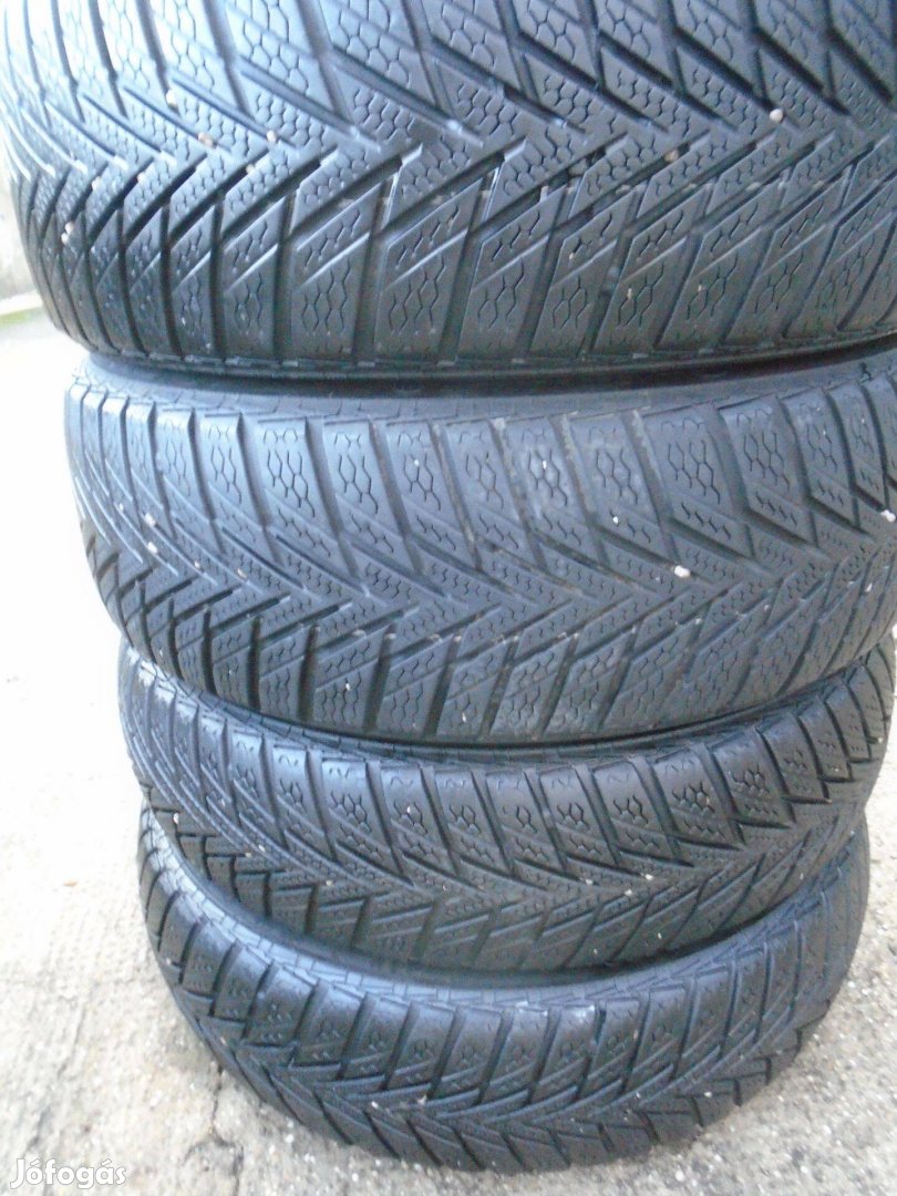 SMART Continental 155/60R15 és 175/55R15 méretű téli gumi garnitúra