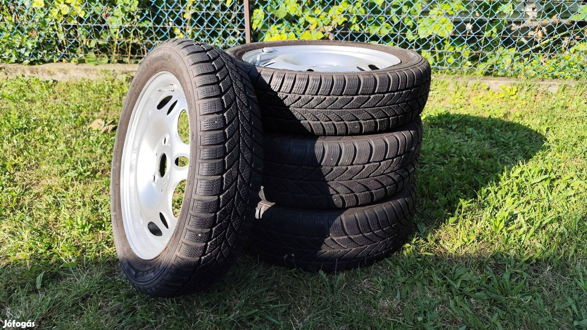 SMART Fortwo 2003-as autóról használt téligumi lemezfelnin