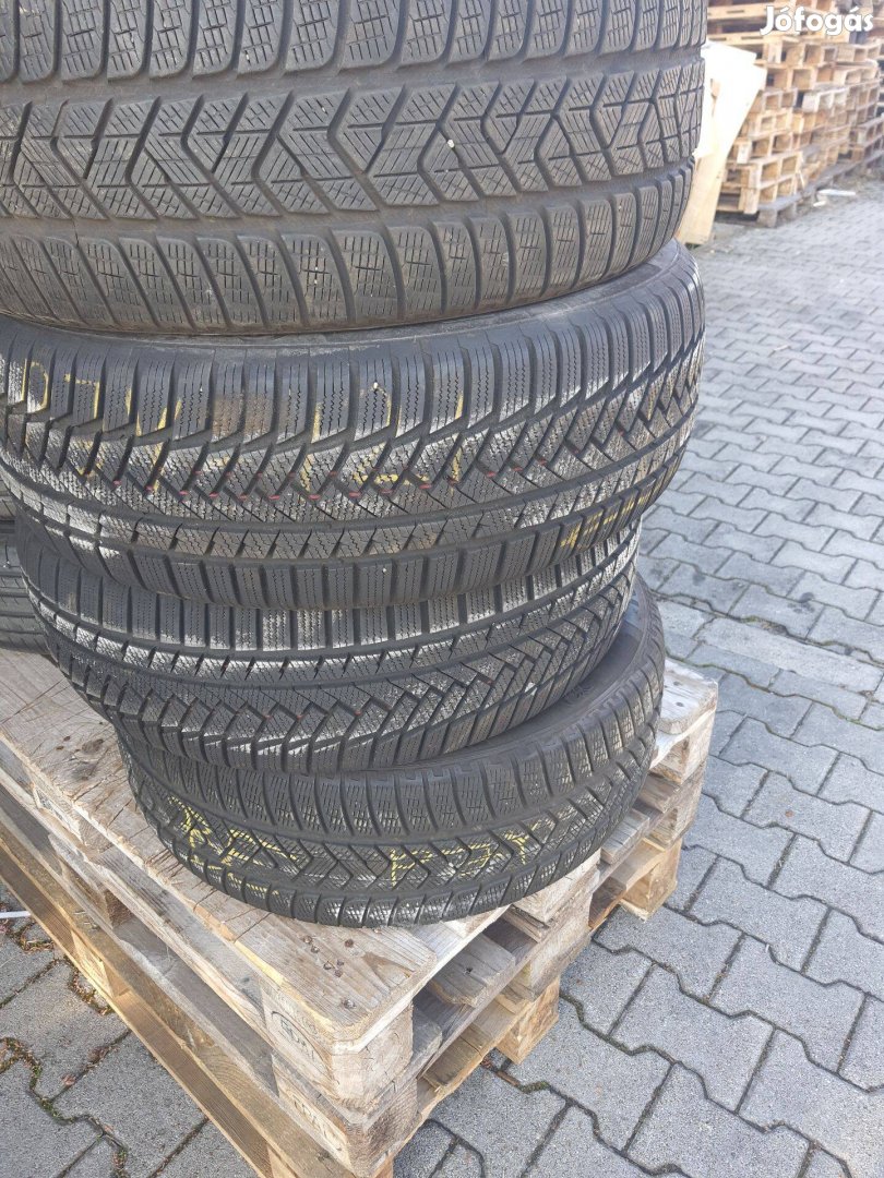 SUV téli autógumi 235/55 R19