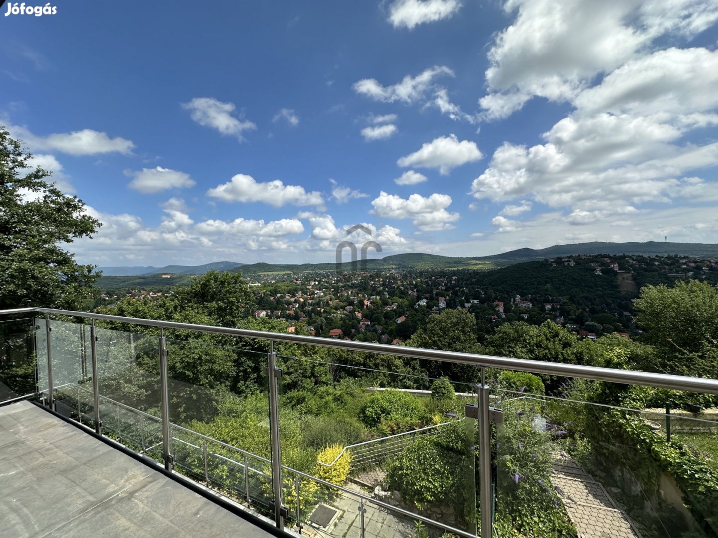 SZUPER PANORÁMÁS  TERASZOS LAKÁS ADYLIGETEN!