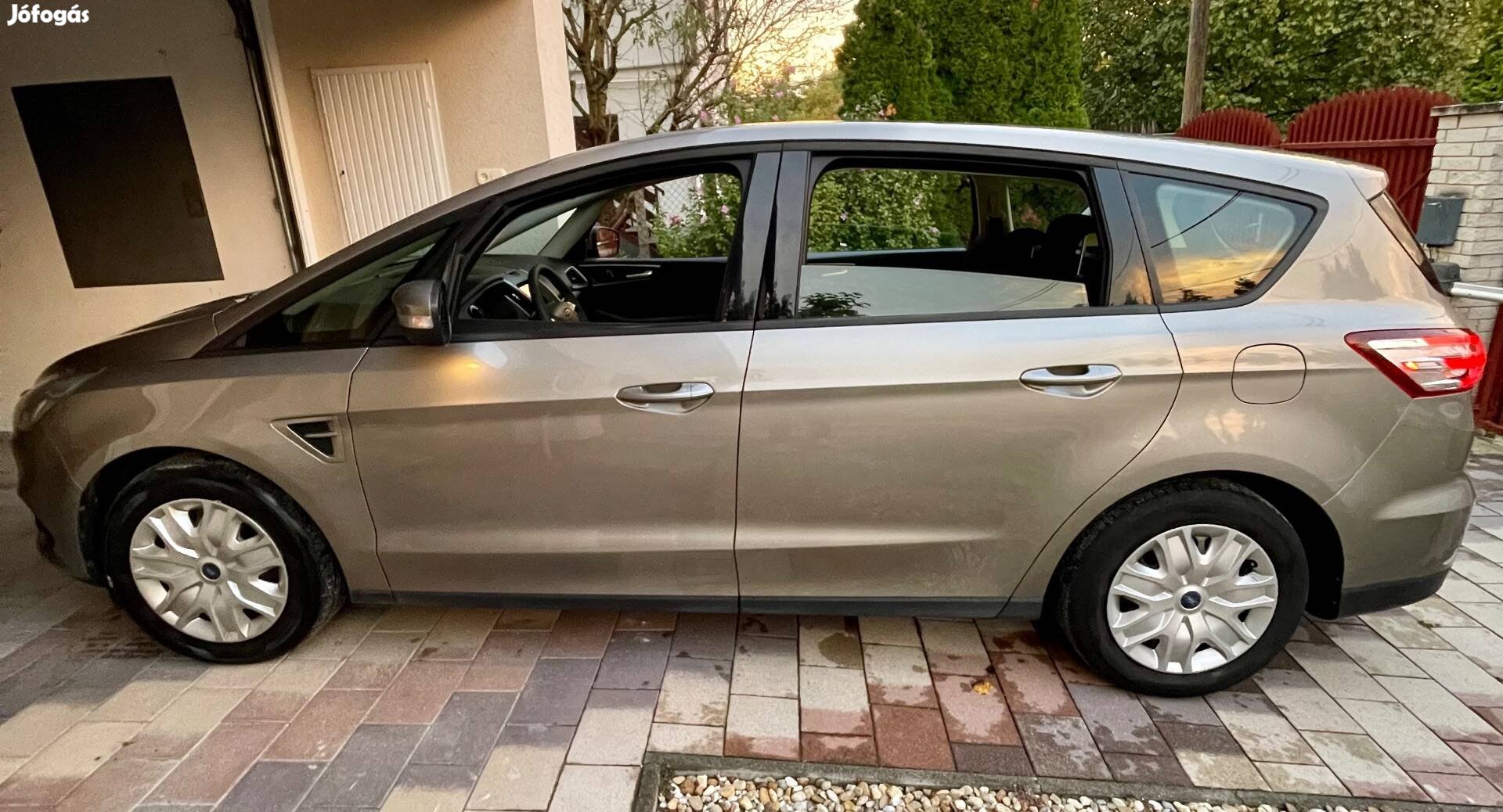 S Max Ford Friss műszaki vizsgával