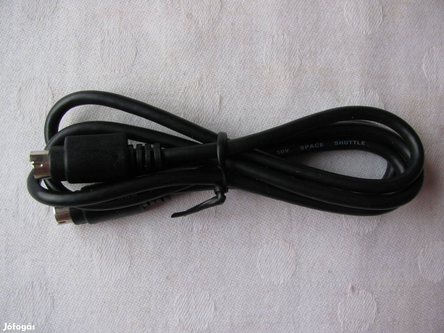 S-VHS 7pólusú kábel dugókkal