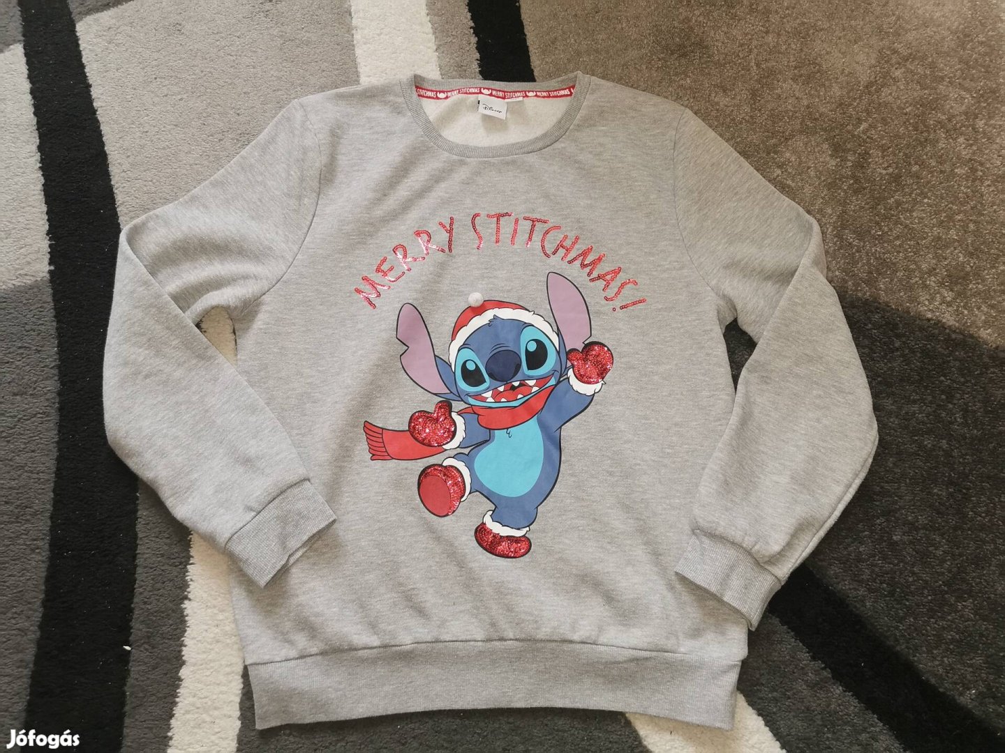 S-es Stitch-es pulcsi (primark)