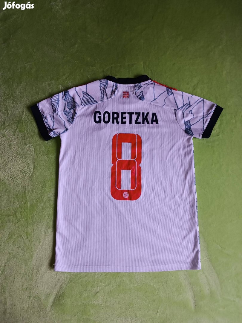 S-es adidas Leon Goretzka FC Bayern München (2021/22) 3. számú mez