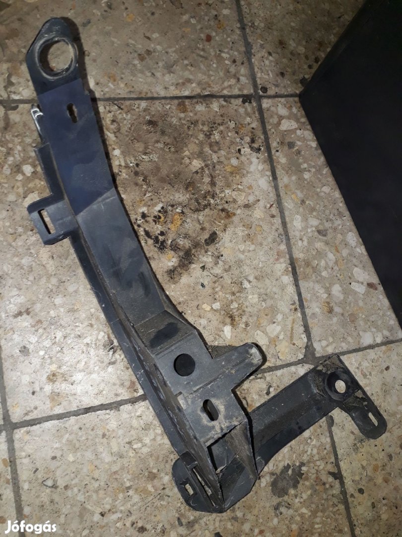 Saab 9-3 Bal Hátsó Lökhárító Tartó