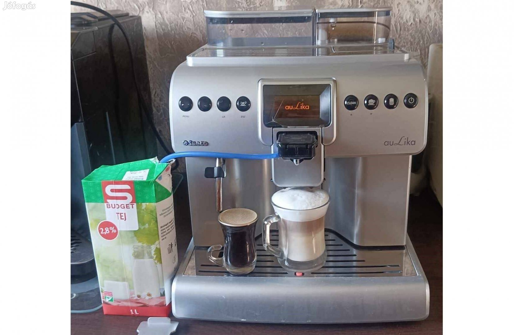 Saeco Aulika nagy teljesítményű kávégép cappuccino fejjel, magyar menü