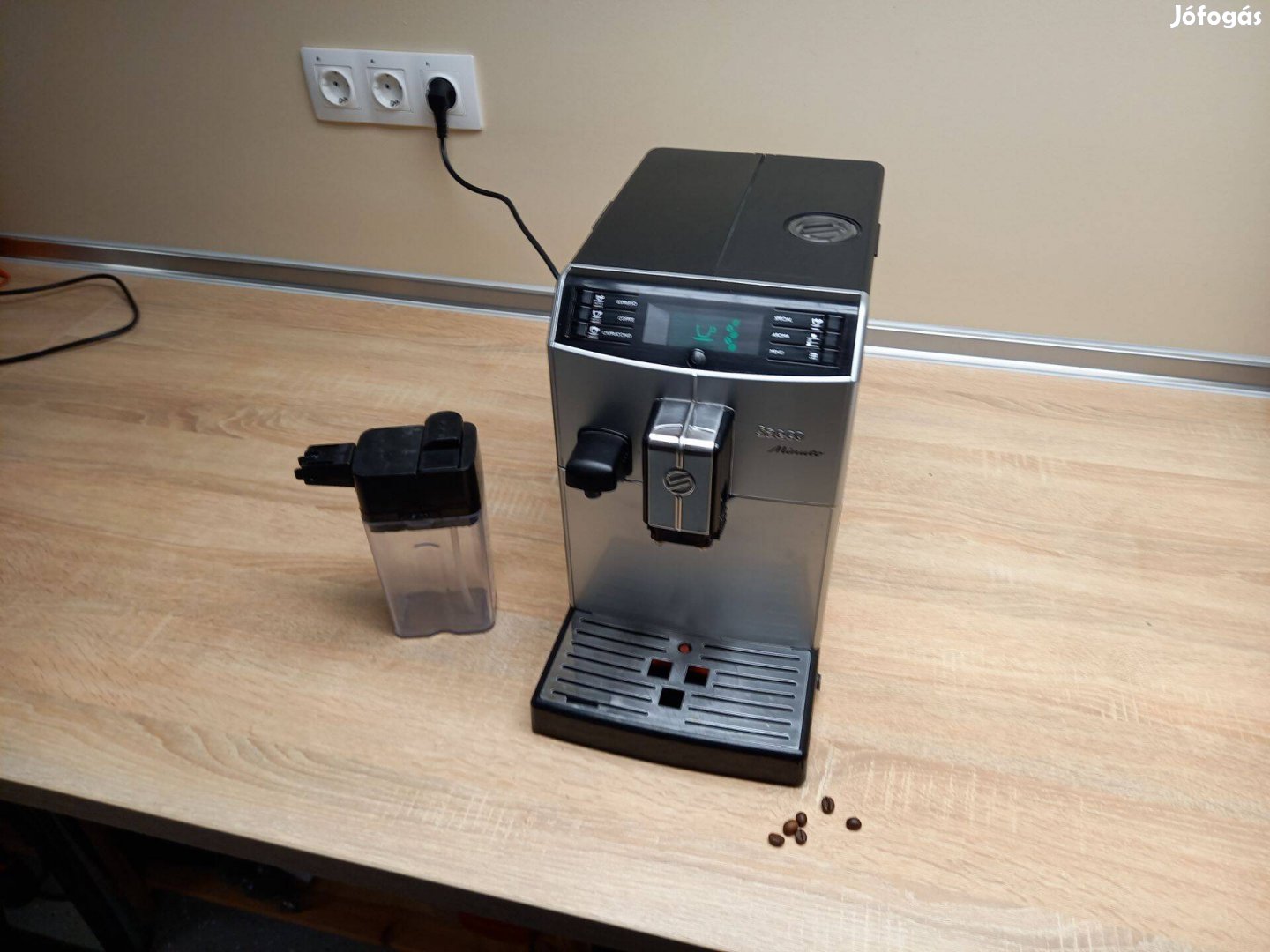 Saeco Minuto HD8763 kávéautomata tejszigettel