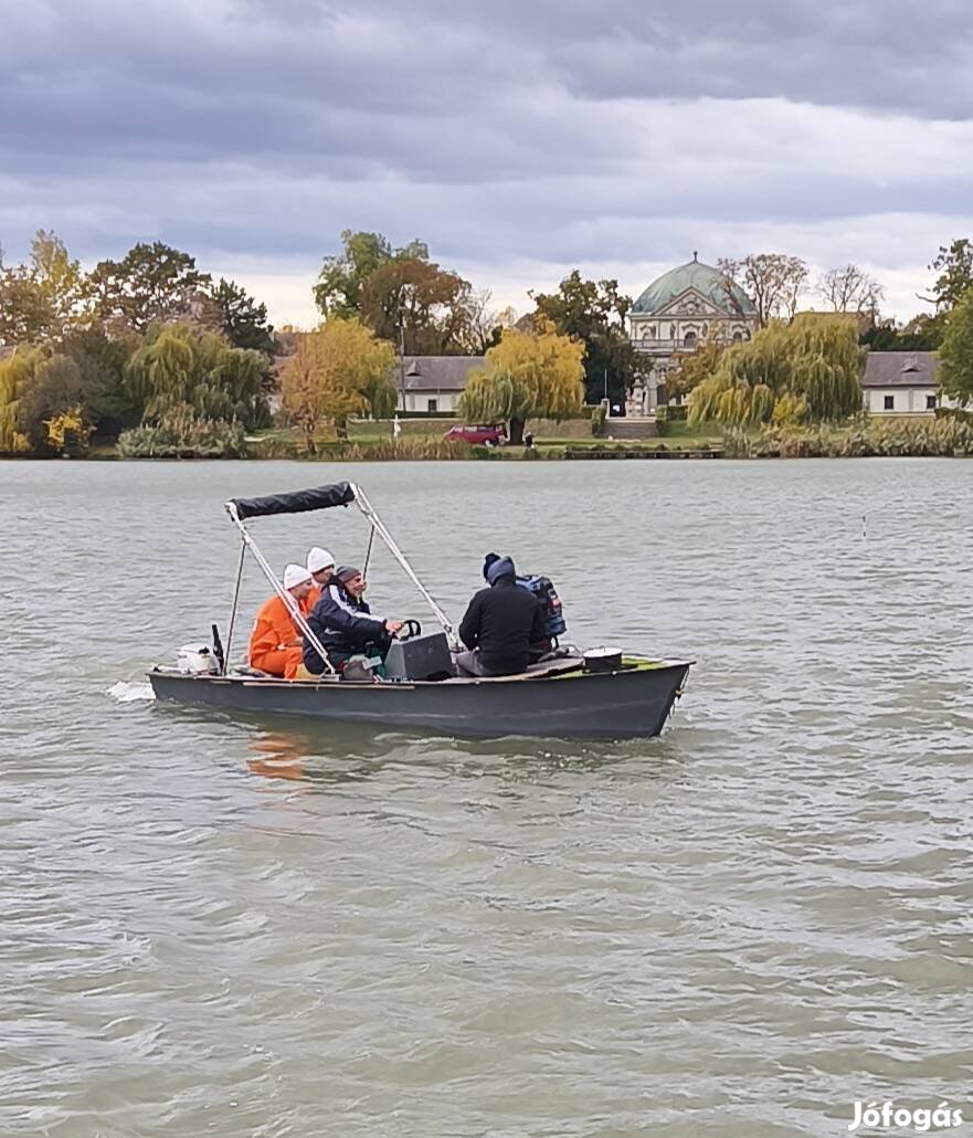 Saját készítésű motorcsónak!