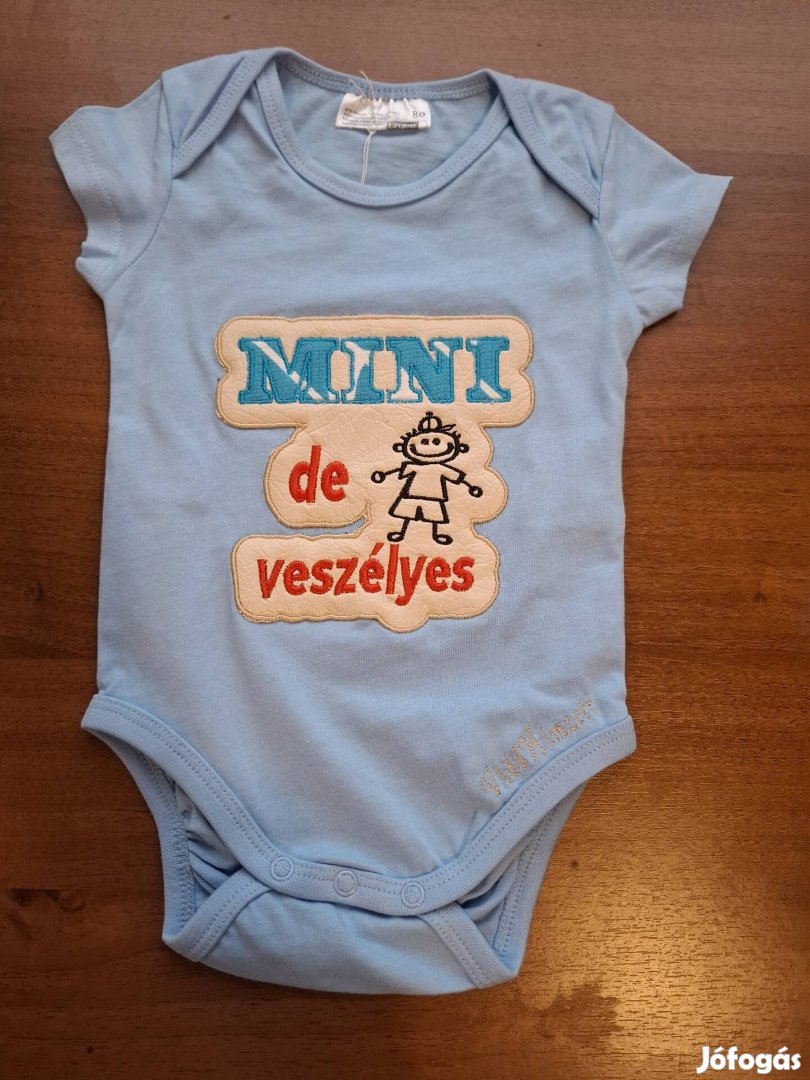 Saját tervezésű hímzett termékek