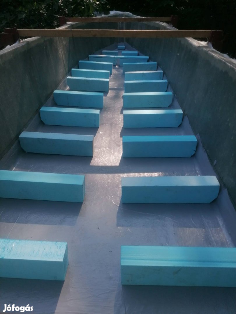 Sajátgyártású műgyantás csónak Ráckevén eladó!