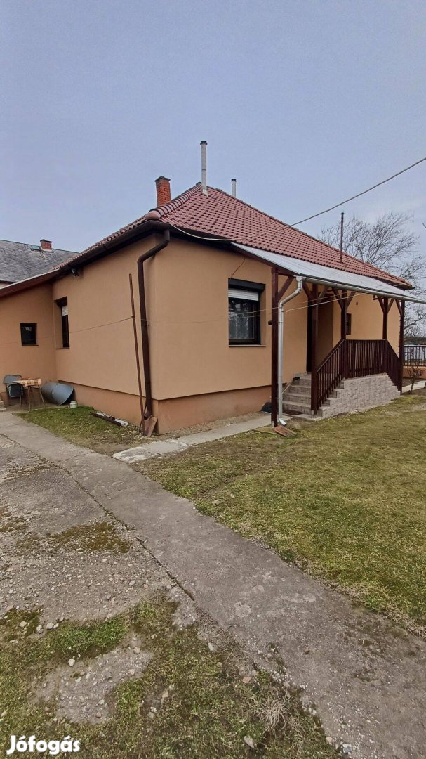 Sajóládon szépen karban tartott kis családi ház eladó