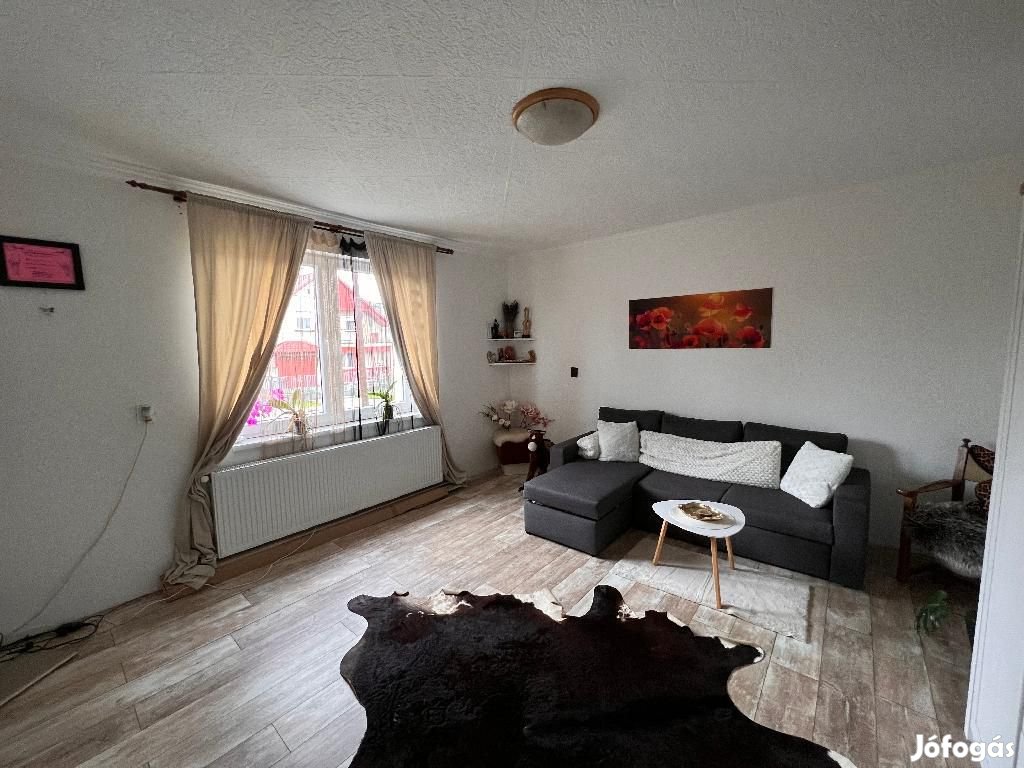 Sajószentpéter 3 szintes, 140m2, 4 szobás családi ház Eladó