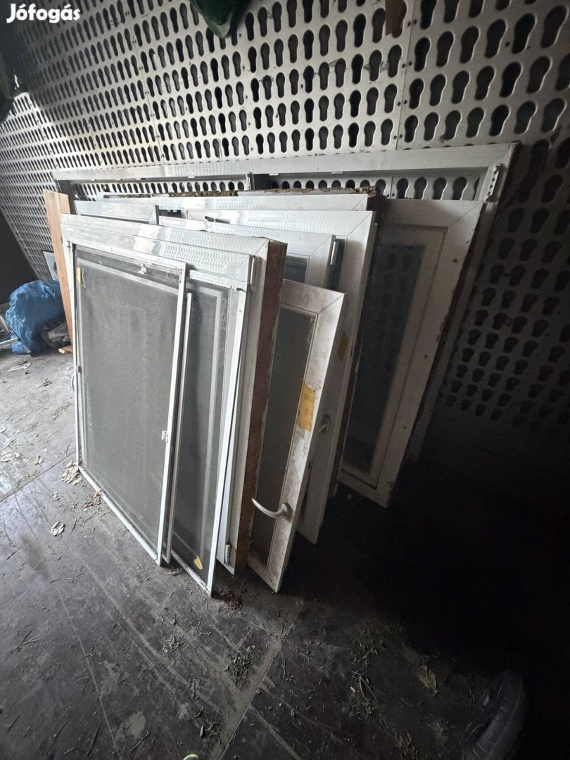 Salamander Bontott ablak