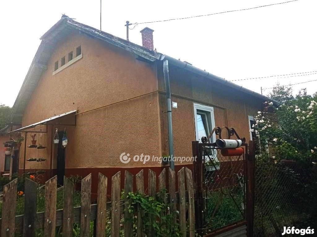 Salgótarjáni 64 nm-es ház eladó