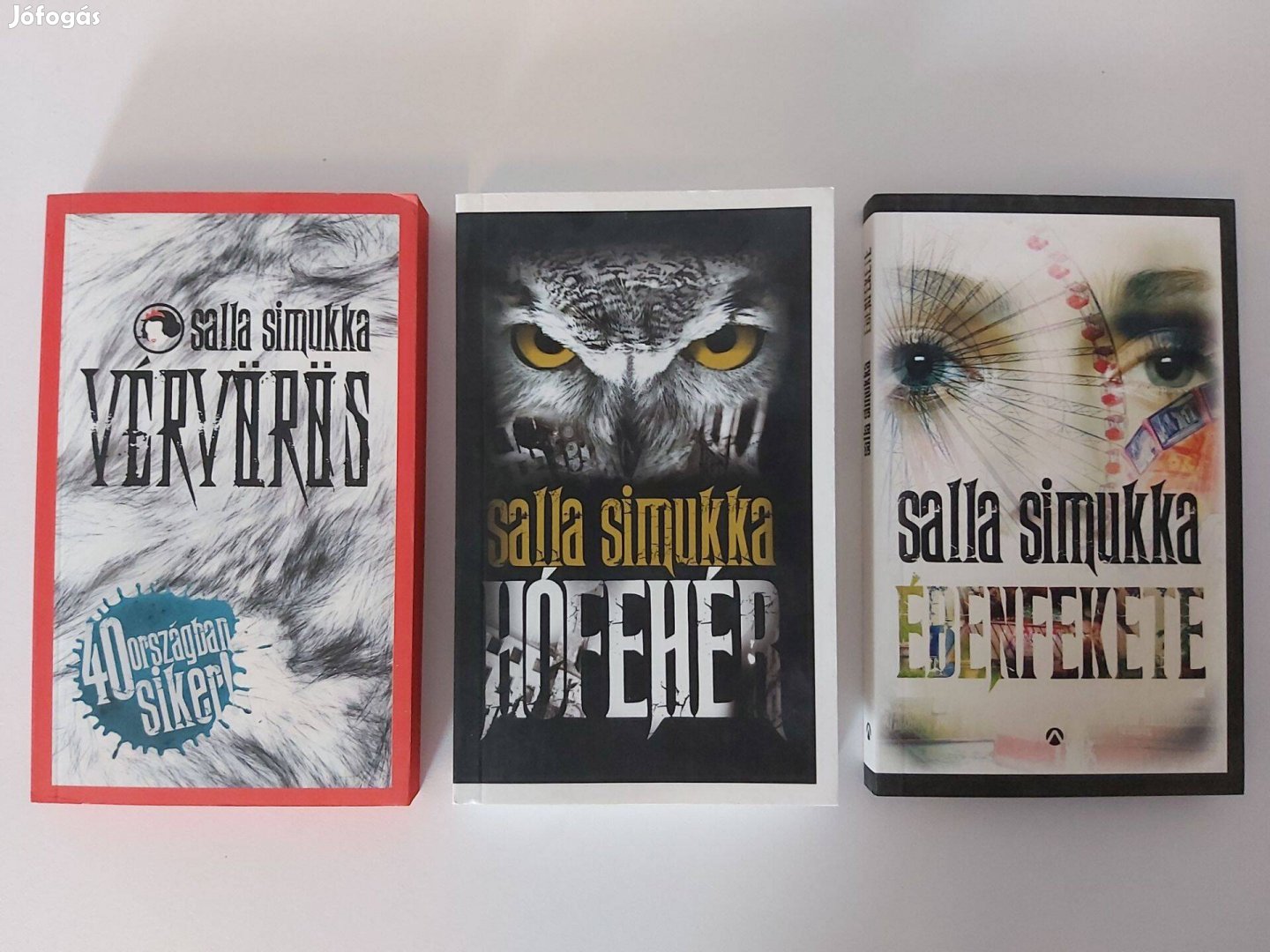 Salla Simukka: Vérvörös + Hófehér + Ébenfekete