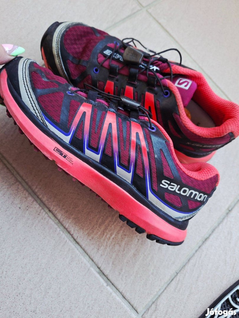Salomon 36-os női túracipő
