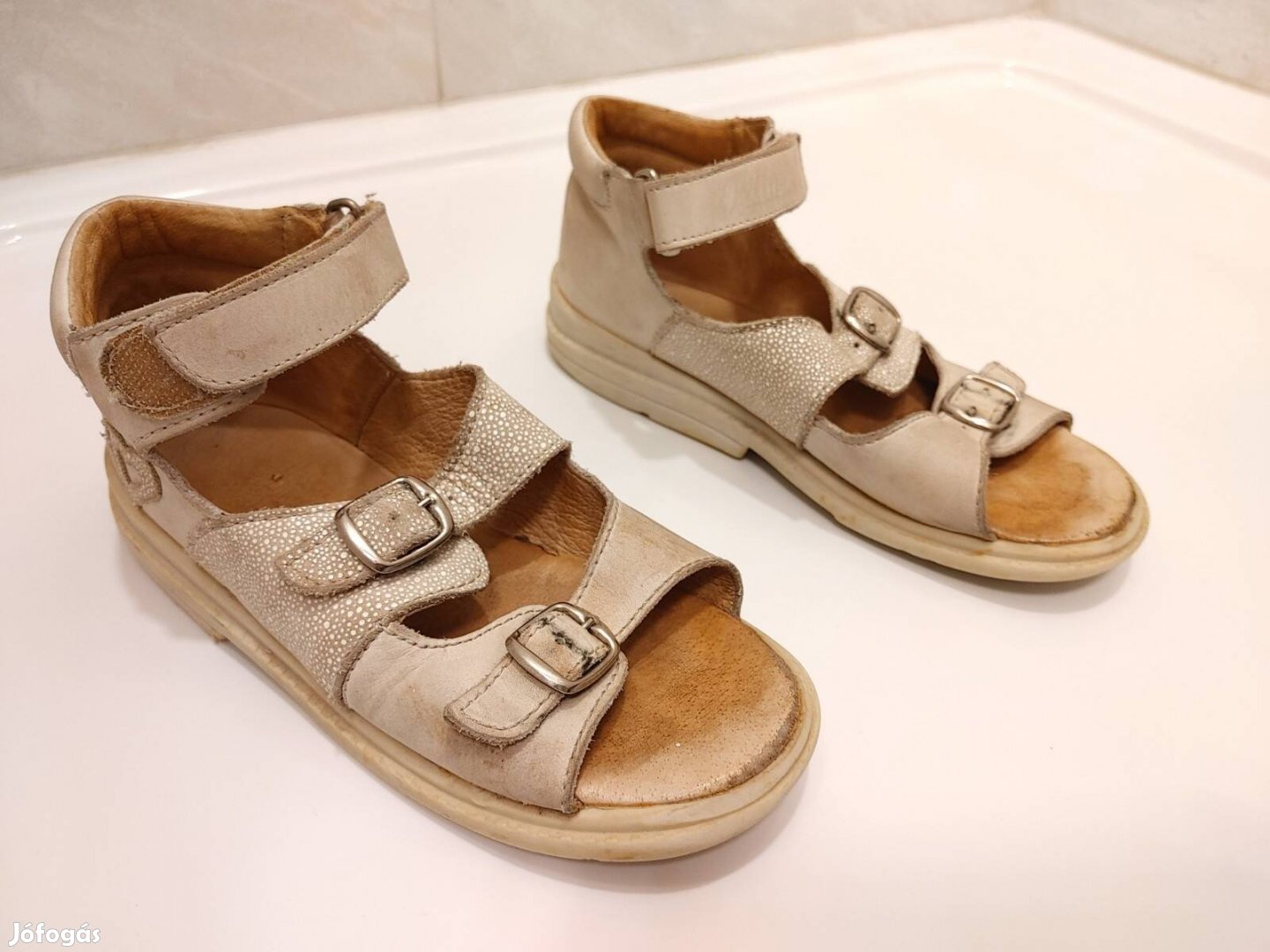 Salus 33-as lány szandál, bőr, nagyon jó állapot