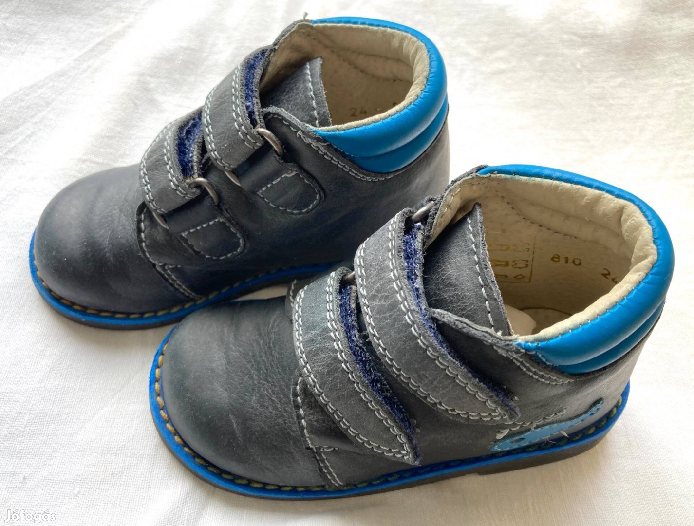 Salus béleletlen félmagasszárú fiú, kisfiú bőr cipő - 24-es