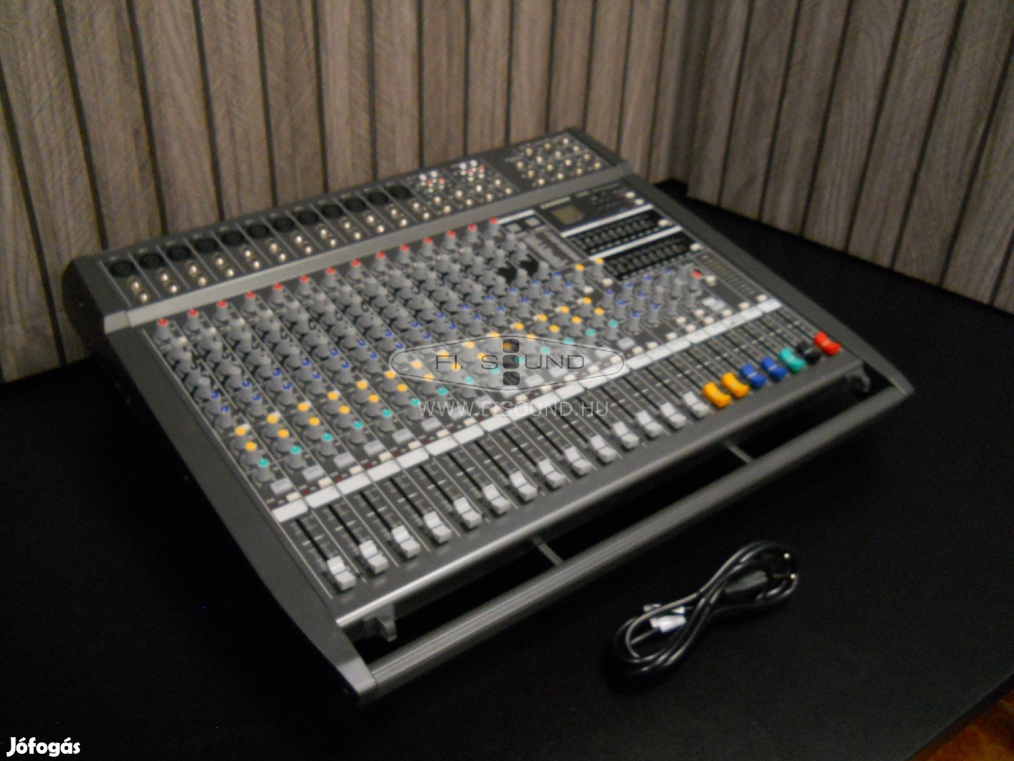 Samson S4000 ,1000W ,20 csatornás,9 sávos grafikus equalizeres keverő