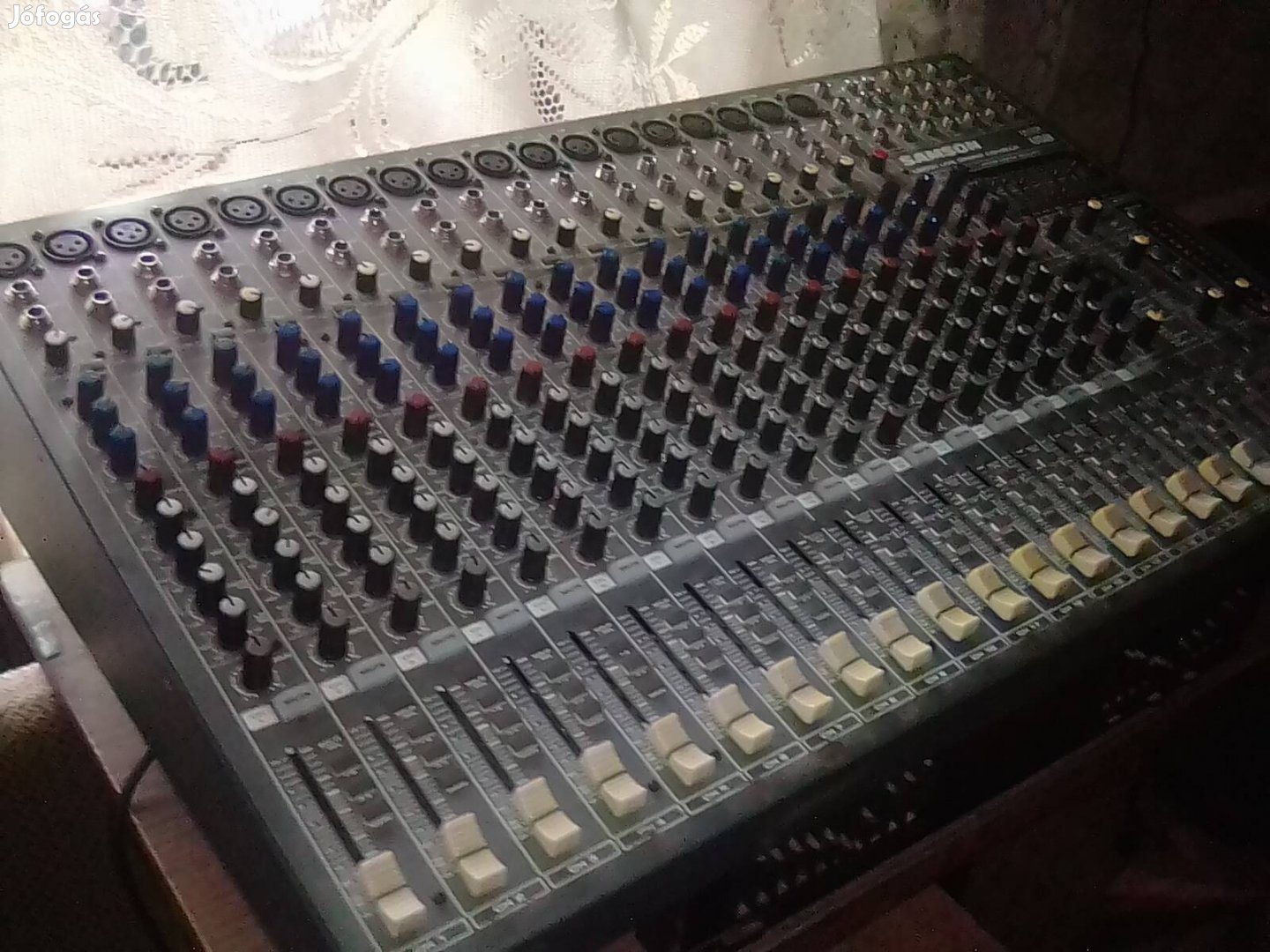 Samsonite 18 sávos Keverő Pult LIVE Consolmixer.