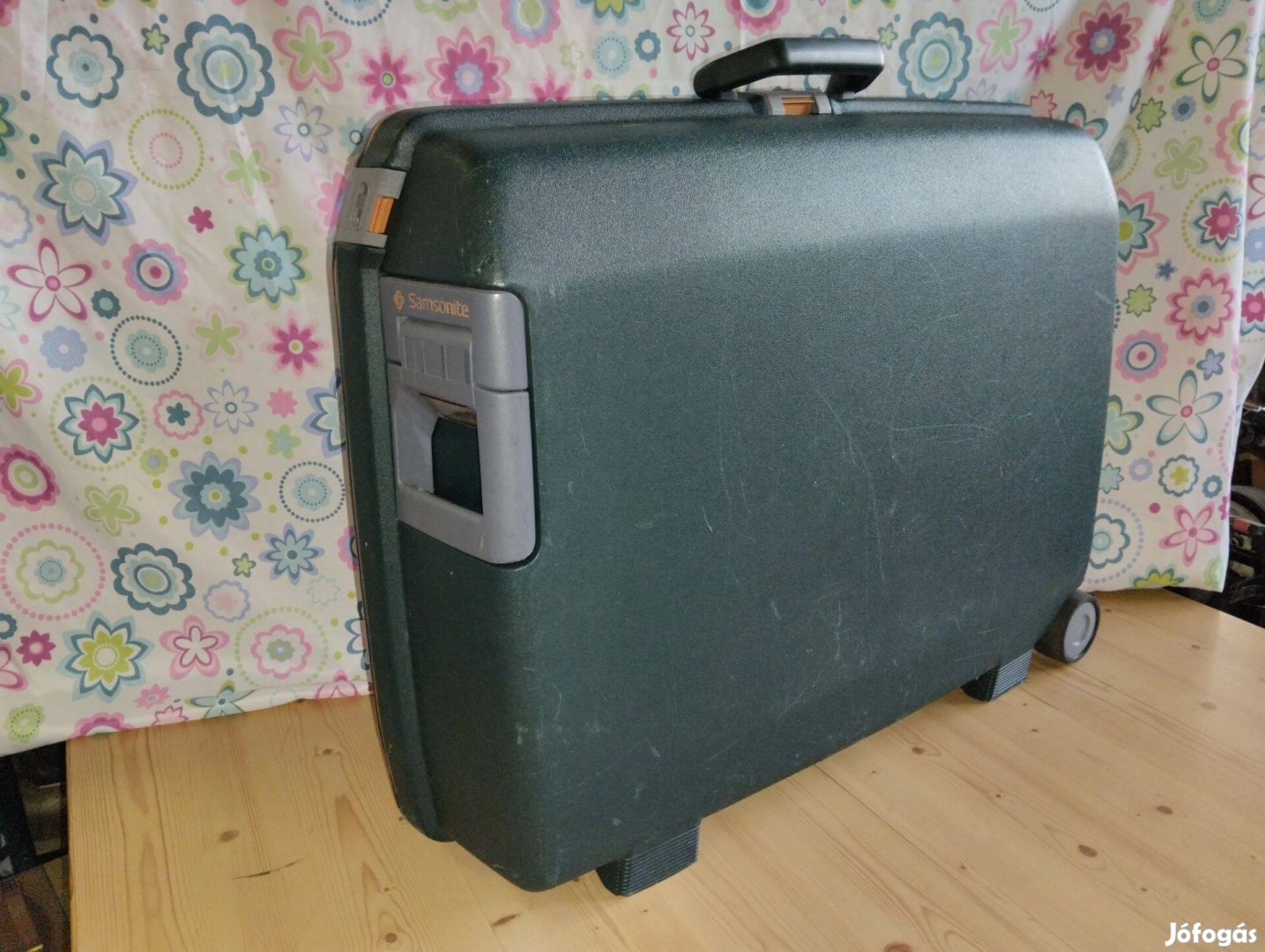 Samsonite 66x54x22 cm-es gurulós bőrönd