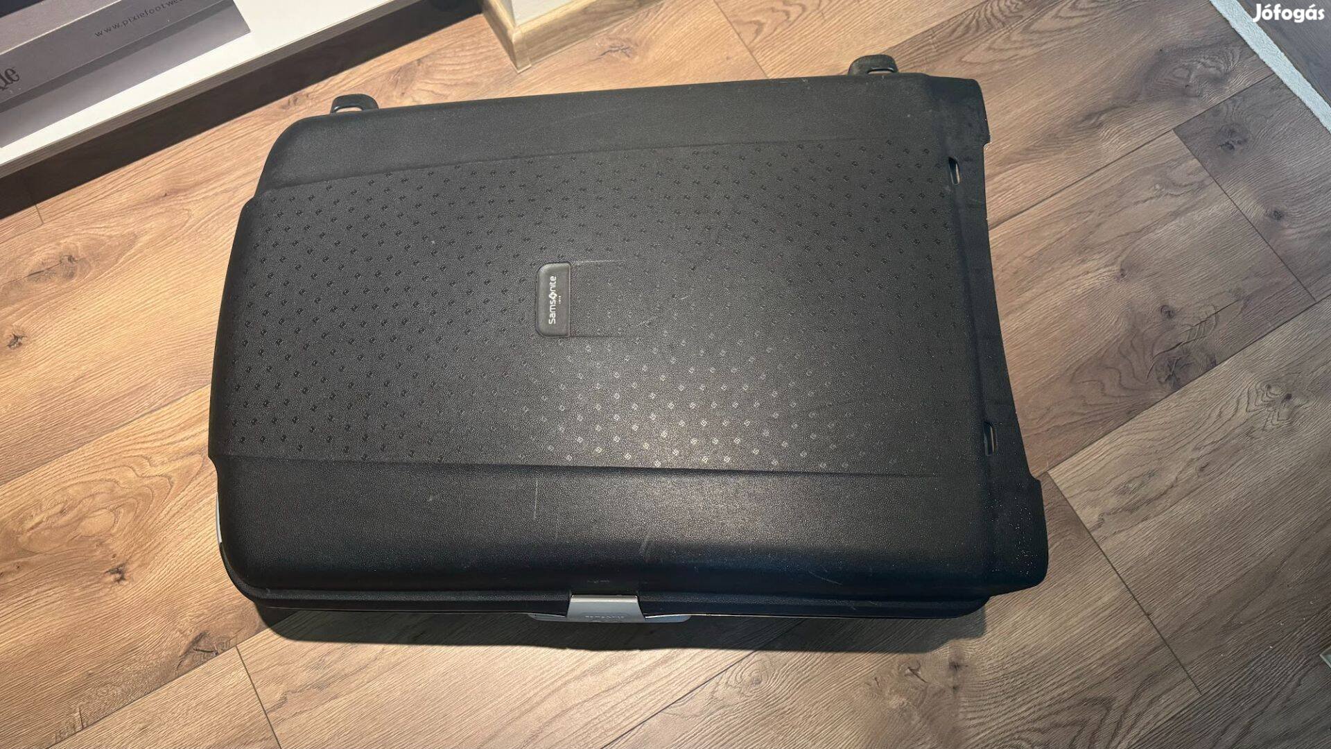 Samsonite Aeris 75/28 Spinner fekete bőrönd, számzárral