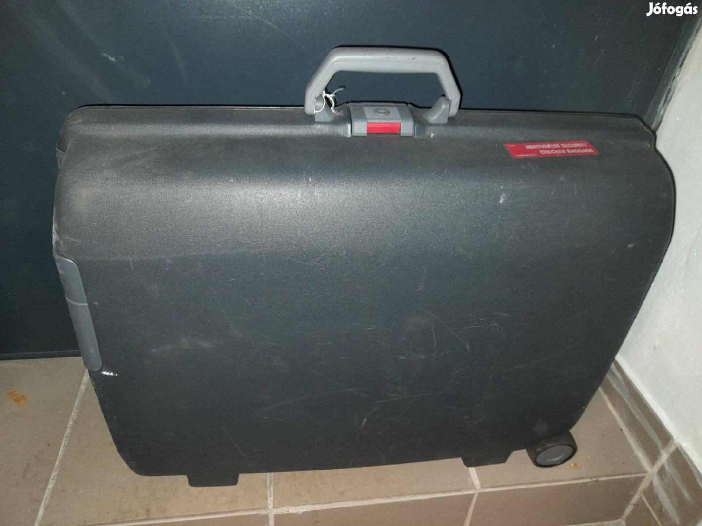 Samsonite Merevfalú húzós bőrönd