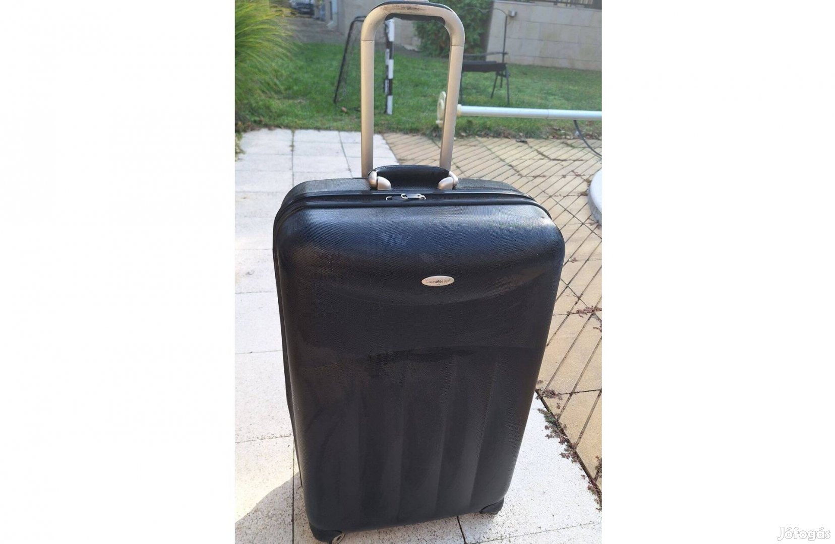 Samsonite, fekete, nagyalakú, 4 kerekű bőrönd