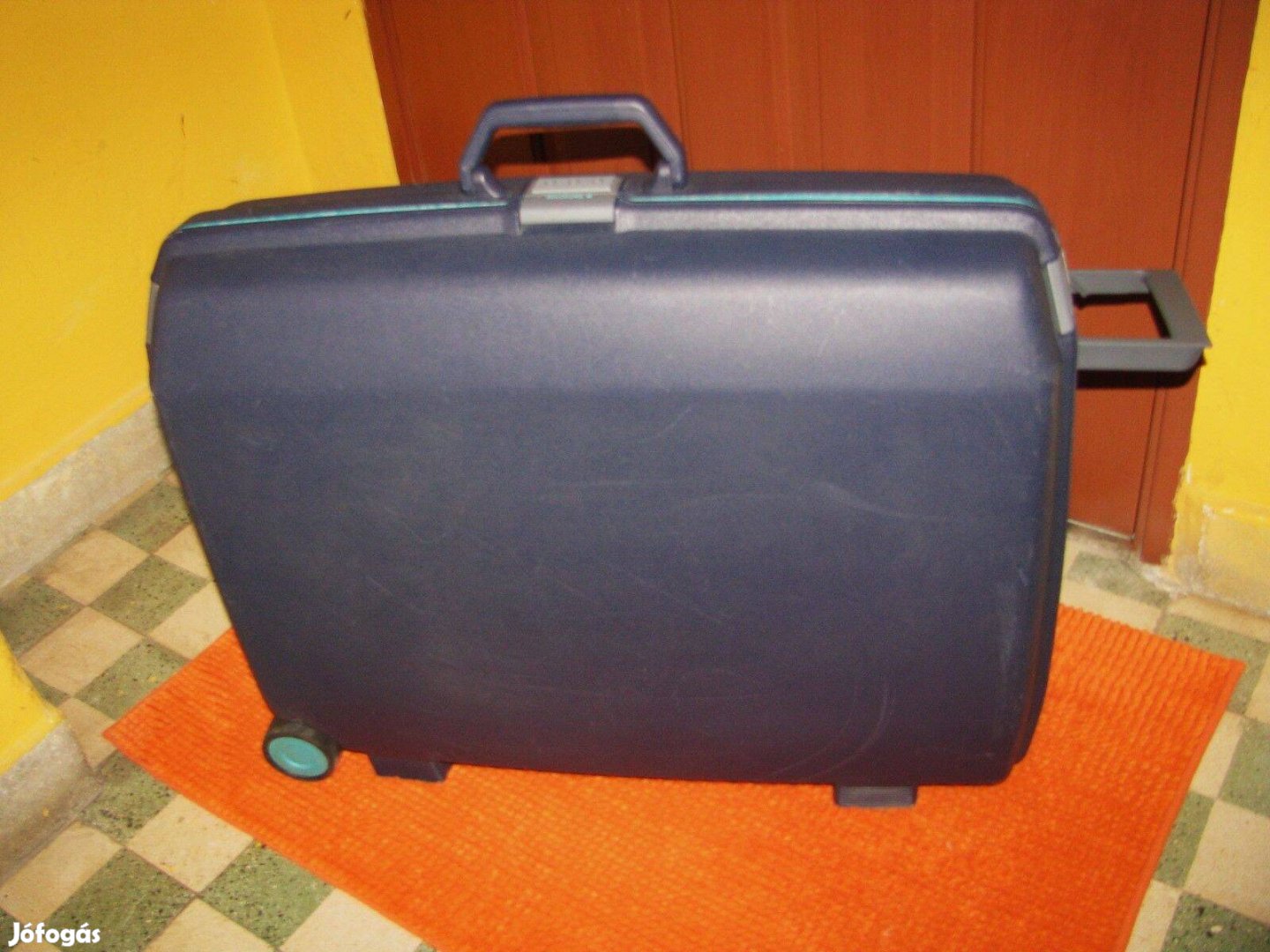 Samsonite guruló bőrönd, 64x56x21 kódos zár nehéz tárgyhoz is