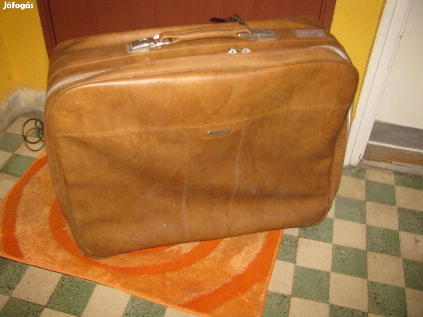 Samsonite gurulós bőrönd kabin, műanyag 73x60x25, könnyű,fémcipz