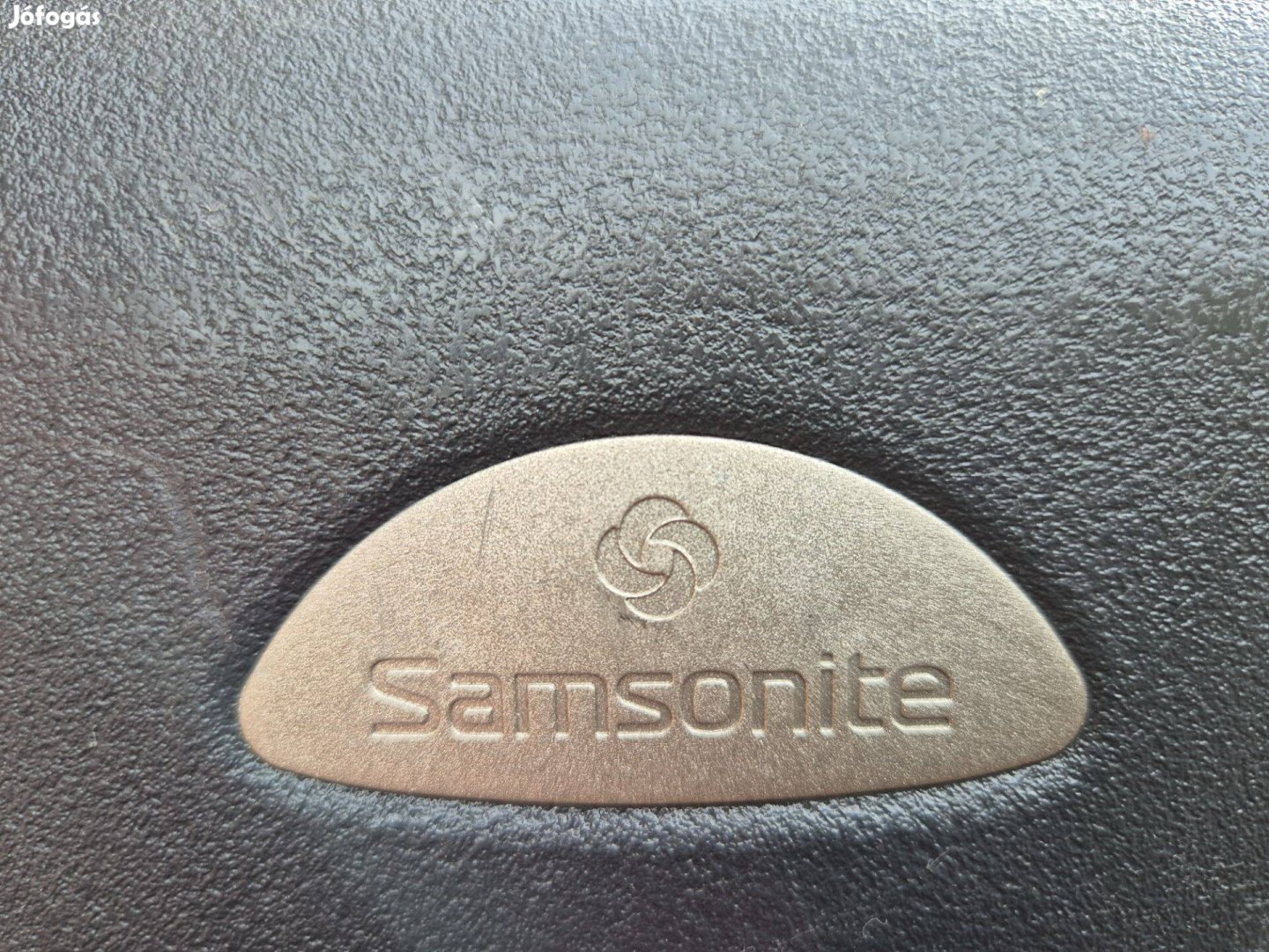 Samsonite minőségi nagy bőrönd eladó dióhéj kenénységű mindent kibír
