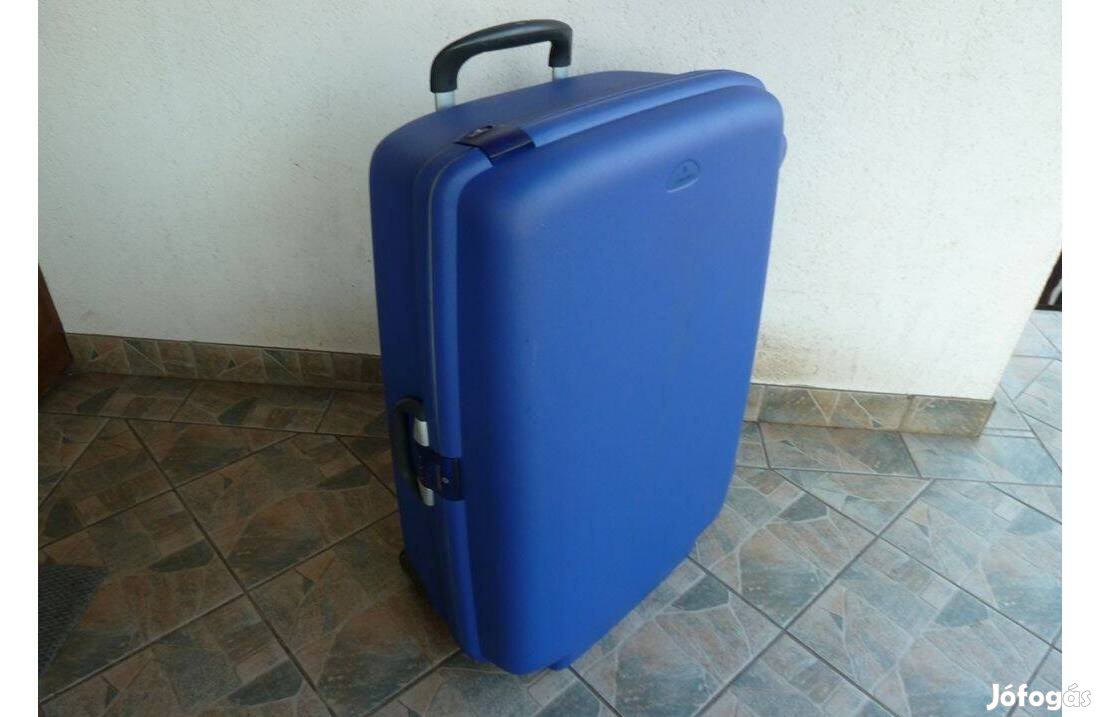 Samsonite műanyag utazó bőrönd ,2 kerekes húzható eladó.80x55x30cm, b