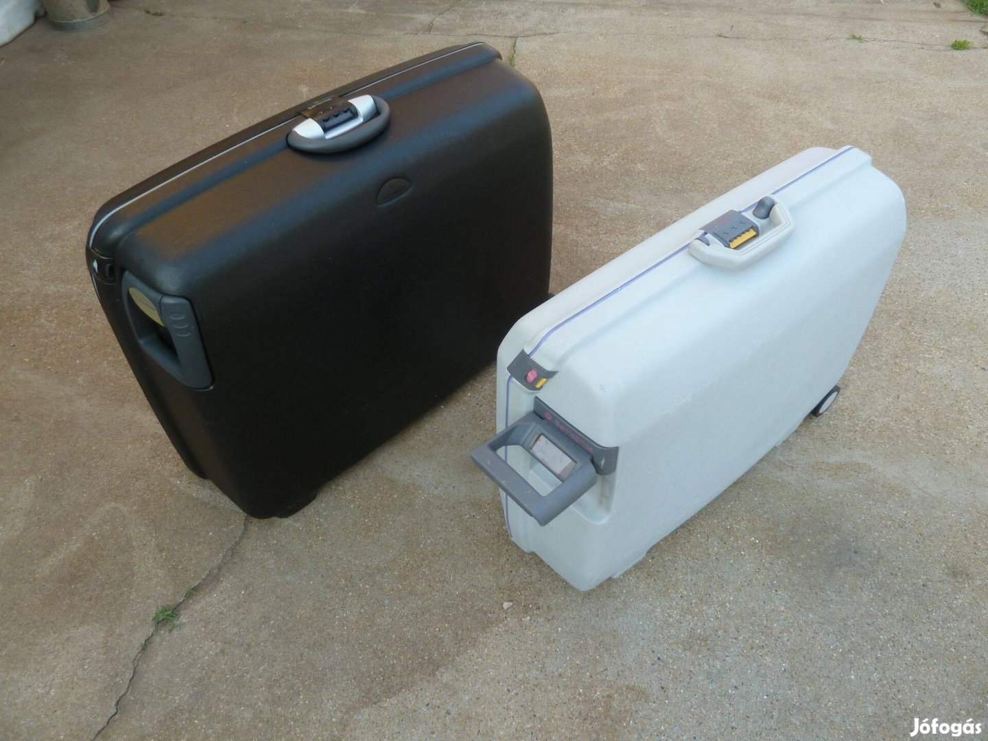 Samsonite műanyag utazó bőrönd eladó. Húzható törhetetlen (ideális